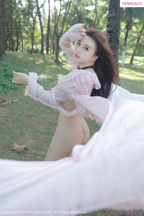   [XiuRen]高清写真图 2024.01.23 No.8007 小薯条nienie 户外美腿第49张图片